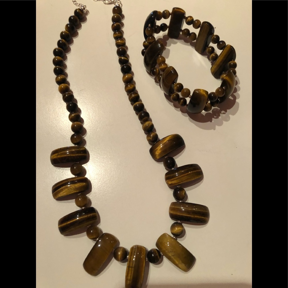 NWT Gorgeous Jay King Tiger’s Eye Necklace and matching bracelet set.